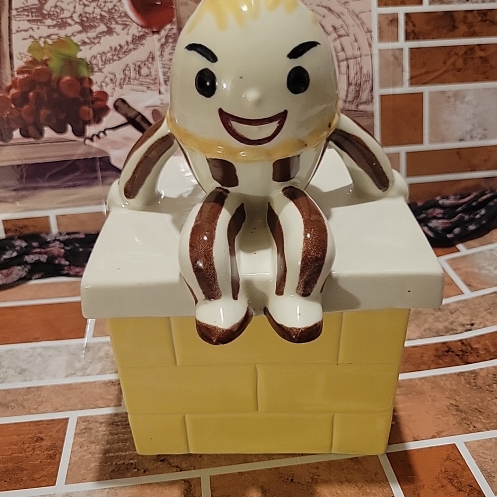 Humpty dumpy cookie jar vintage